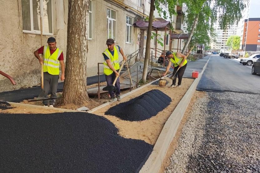 Укладка асфальта во дворе 