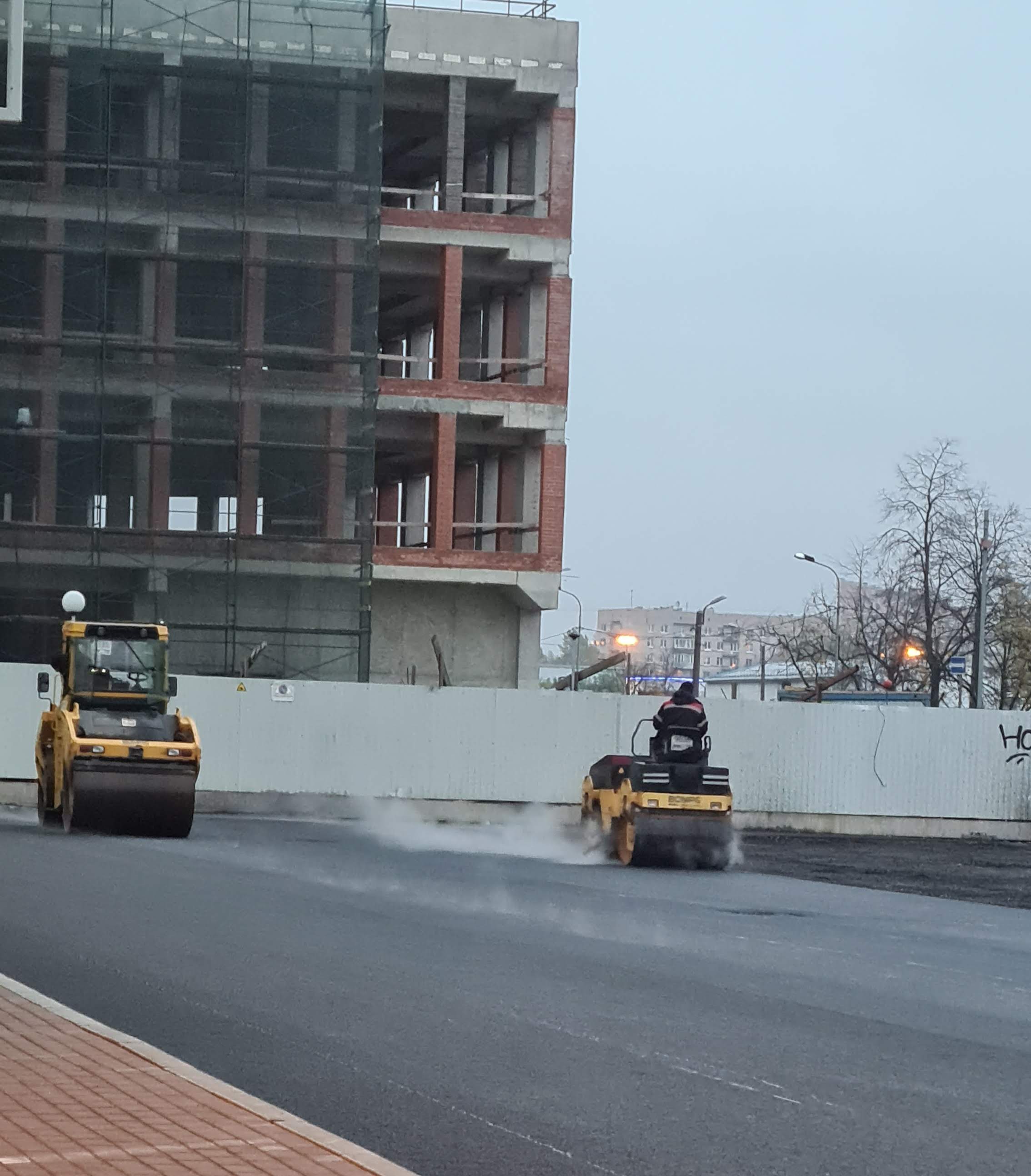 Укладка асфальта во дворе 